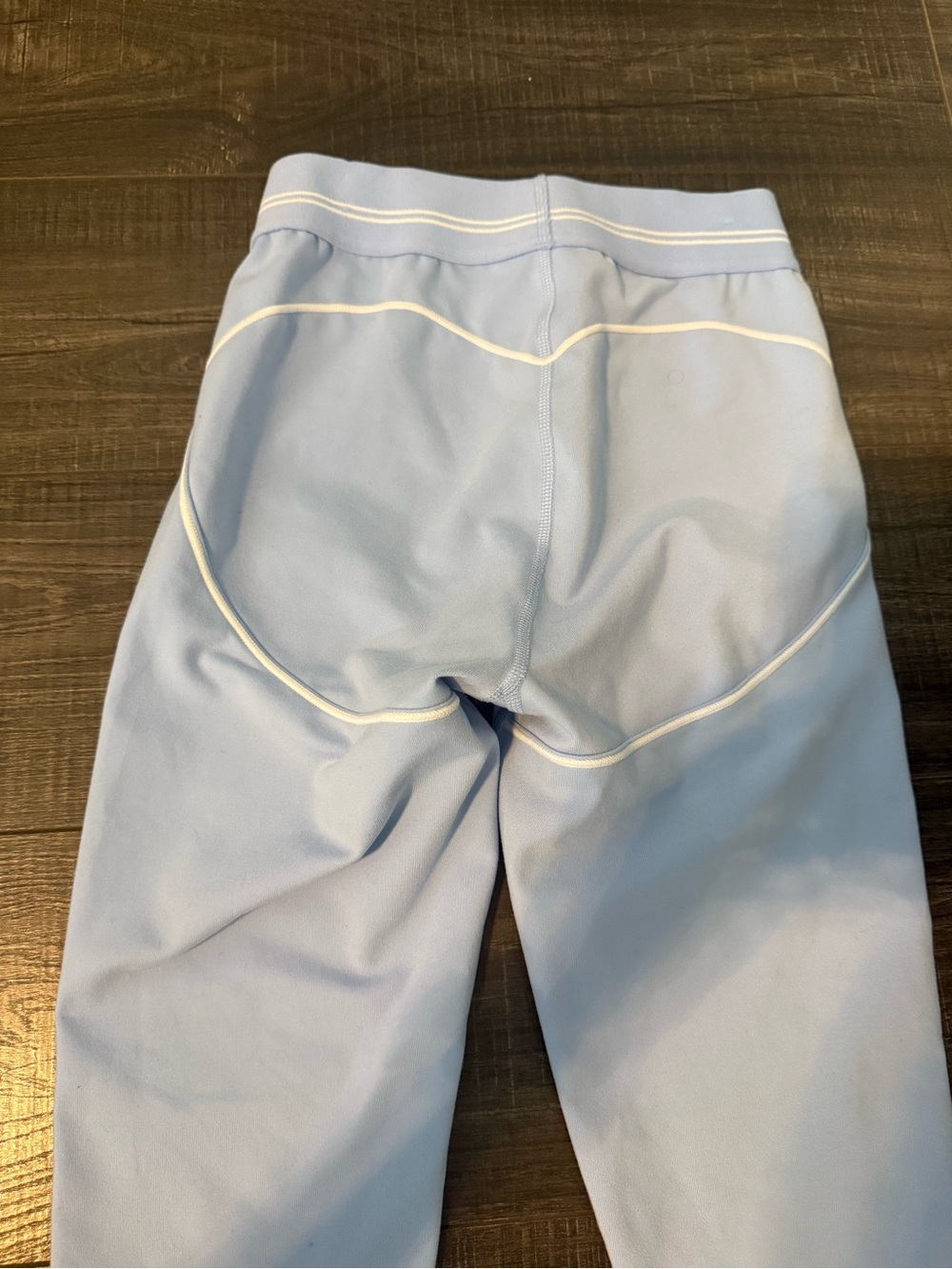 ALO Yoga Light Blue Leggings with White Piping - Picture 6 of 8